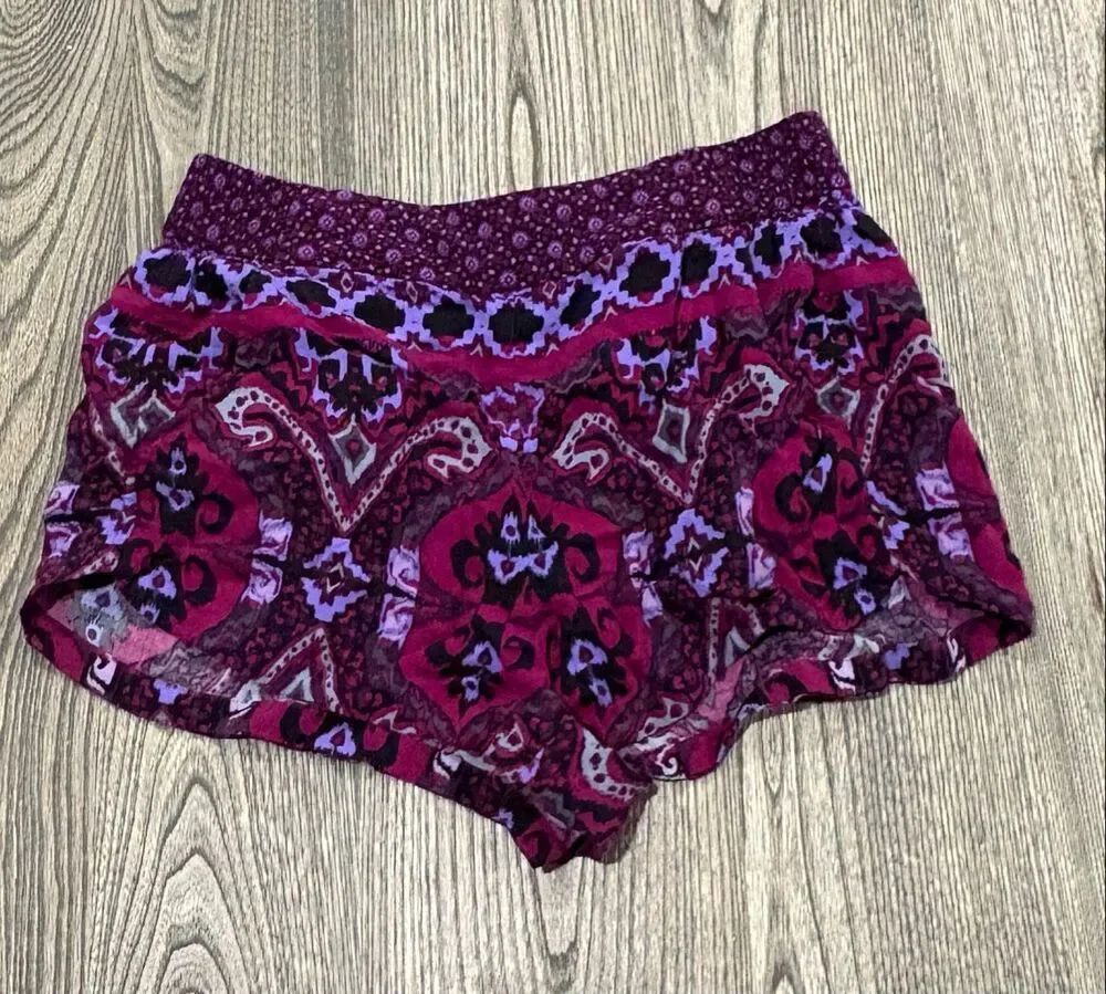 Express Women's Aztec Tribal Print Rayon Pull-on Shorts Purple Black Small